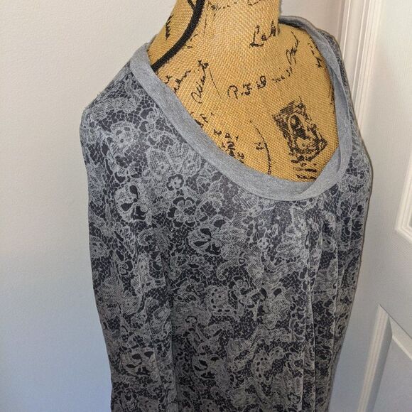 Grey 3/4 sleeve top - Picture 2 of 4